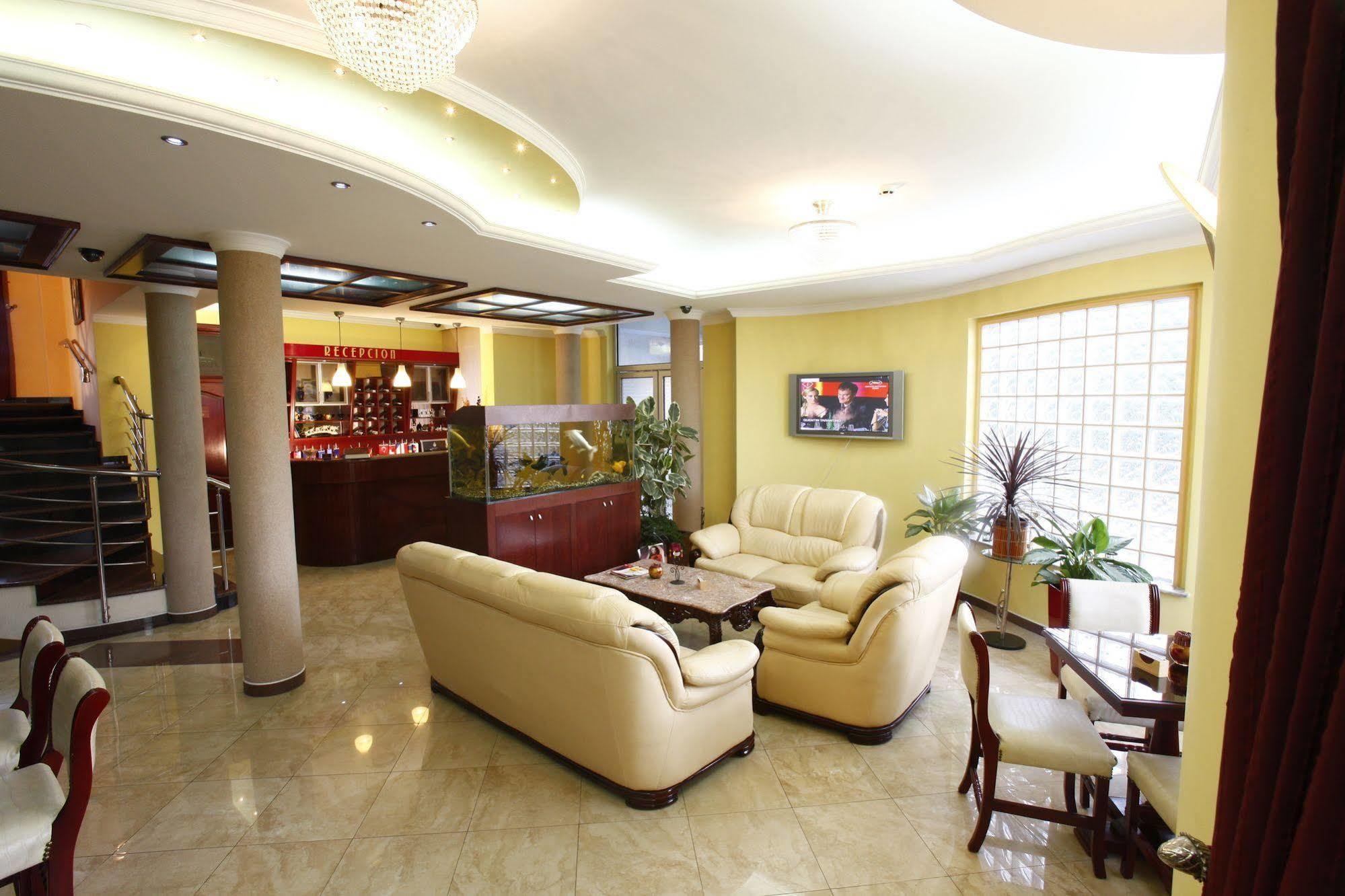 Hotel Luxor Suto Orizari Zewnętrze zdjęcie